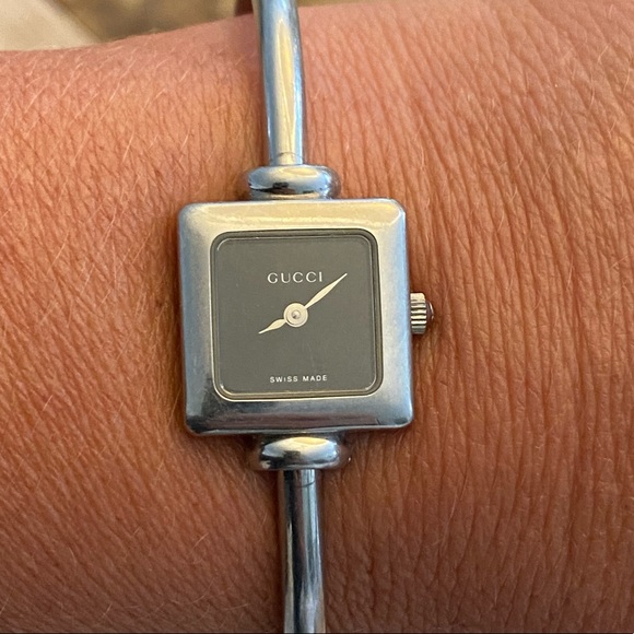 Gucci watch 100-% AUTHENTIC - Picture 2 of 7